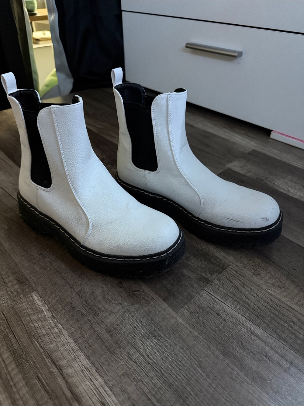 White Chelsea Platform Boots for Women - Stylish Slip-On Ankle Boots